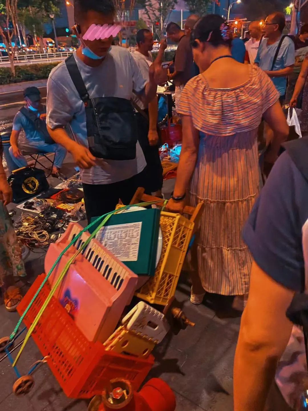 凌晨一点，我误入武汉“鬼市”